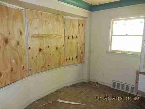 10035 Montrose (10)_m.jpg